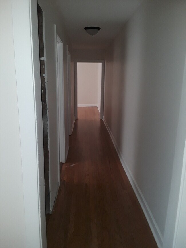 Hallway - 114 N Hamlin Blvd