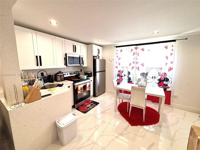 Foto del edificio - 247 NE 118th St