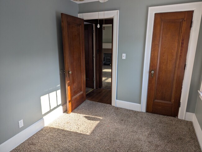 Foto del edificio - 663 W 7th St