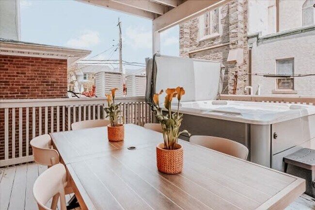 Building Photo - 3 S Surrey Ave