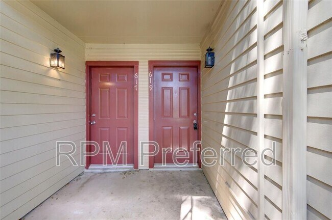 Building Photo - 2120 El Paseo St