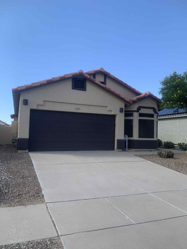 Building Photo - 7949 N Panamint Dr