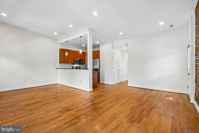 Foto del edificio - 1339 C St NE