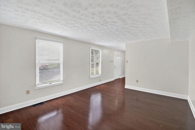 Foto del edificio - 3633 Dry Creek Ct