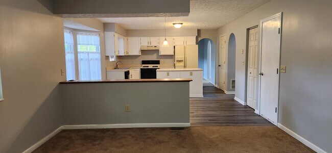 Foto del edificio - 608 Exeter Dr