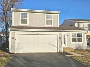 Building Photo - 2315 Meadows Ln