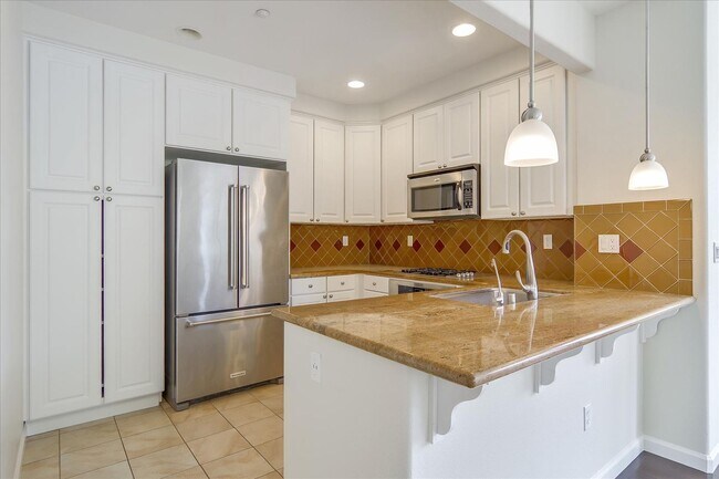 Building Photo - 357 Bautista Pl