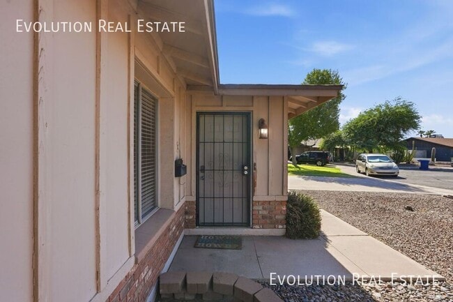 Building Photo - 3100 S Kachina Dr