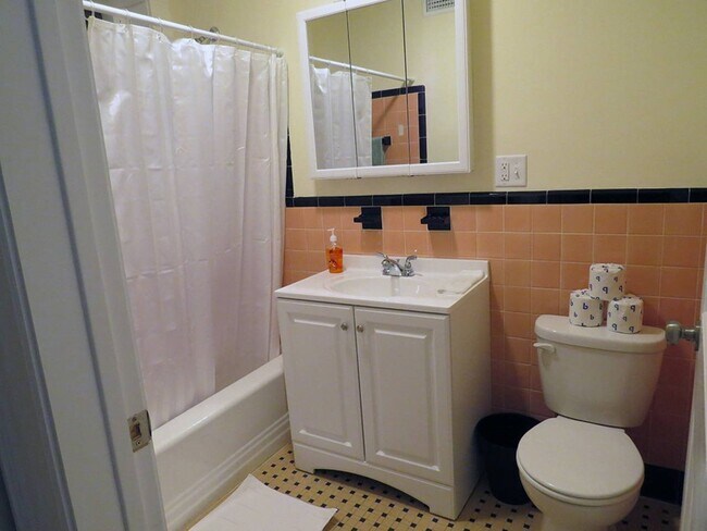 Foto del edificio - 1574 Beacon St