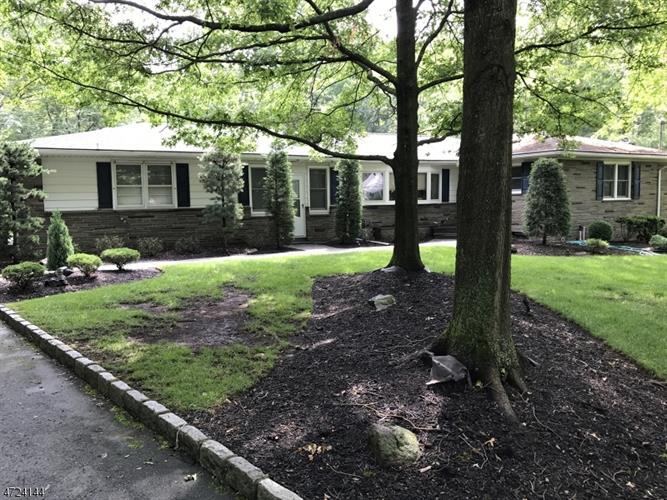 12 Longview Rd, Edison, NJ 08820 House for Rent in Edison, NJ