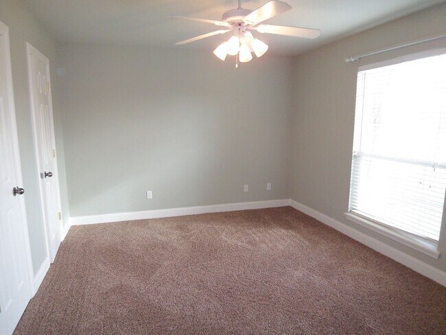 Foto del edificio - 7010 Hansford Cir