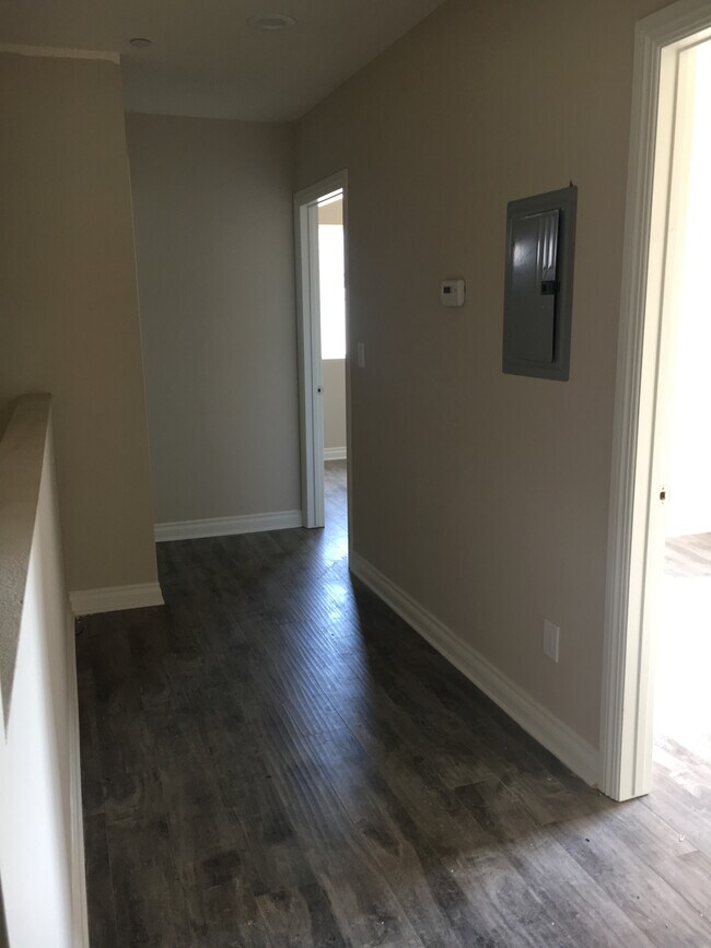 Foto del edificio - 523 N Benton Way