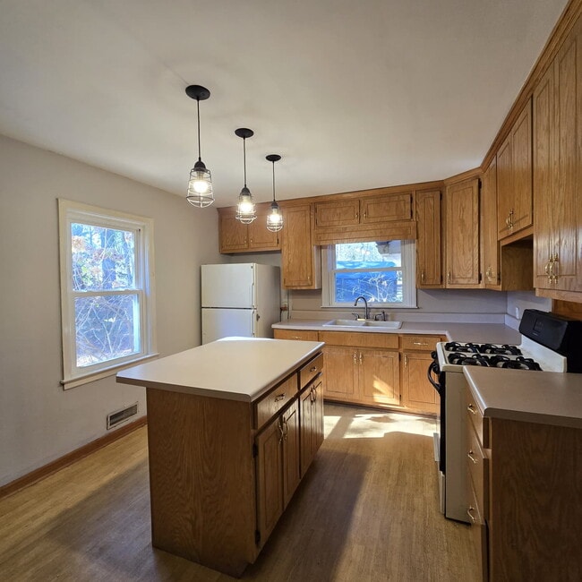 Building Photo - Fantastic Full Brick Ranch