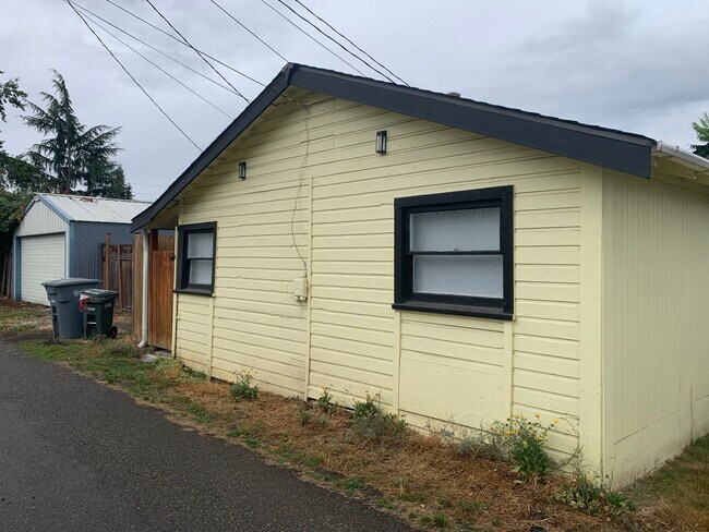 Foto del edificio - 515 1/2 2nd Street SE