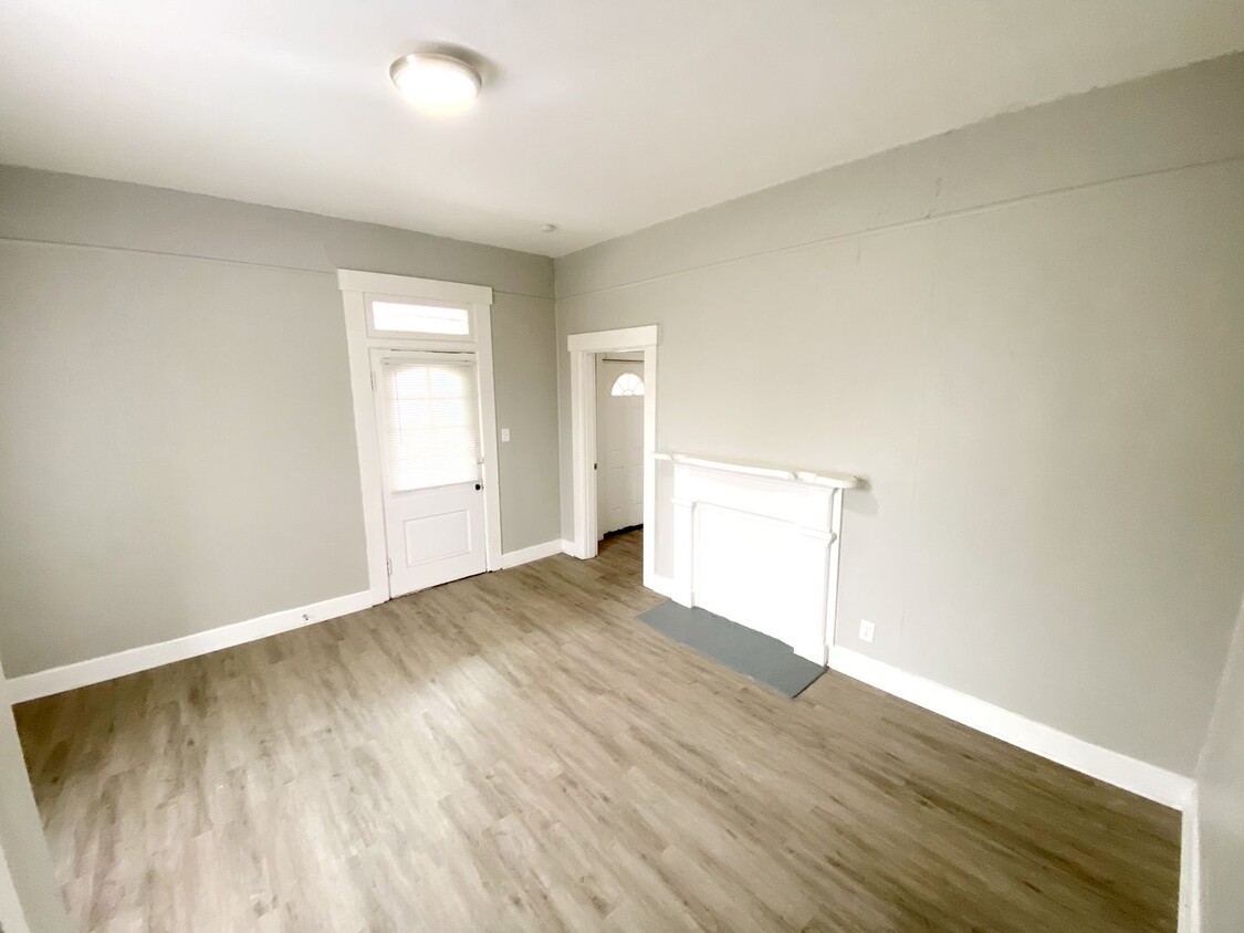 Primary Photo - Newly Rehabbed Single family in Dayton! **...