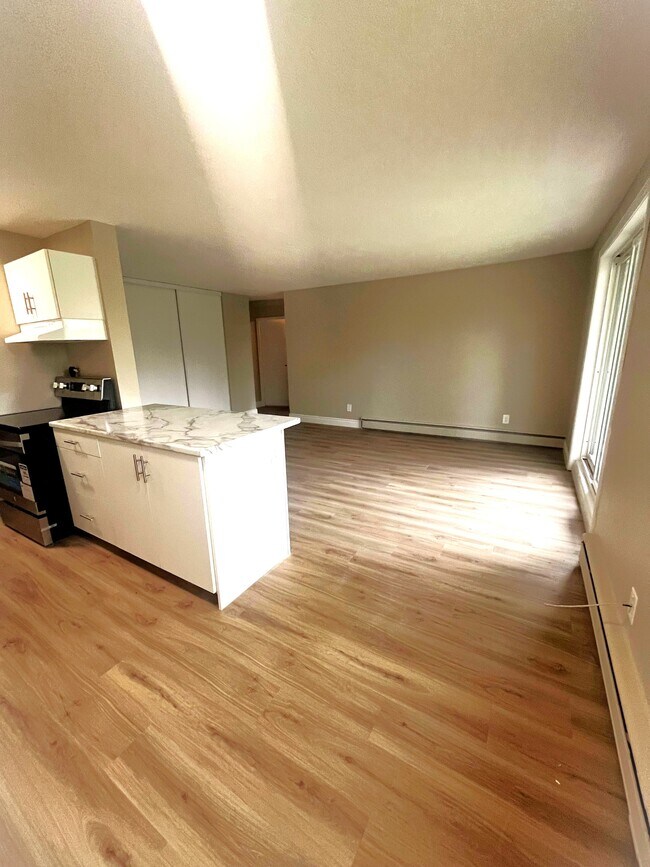 Building Photo - 1064 Brenchley St
