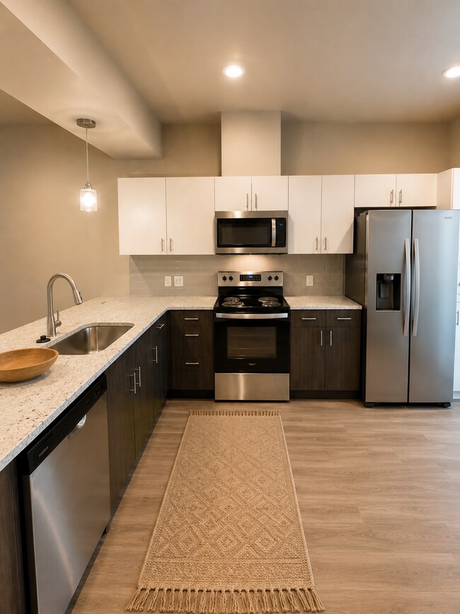 Foto del edificio - Canyon Cliffs: Where “Just Renting” Feels Nothing Like Renting!