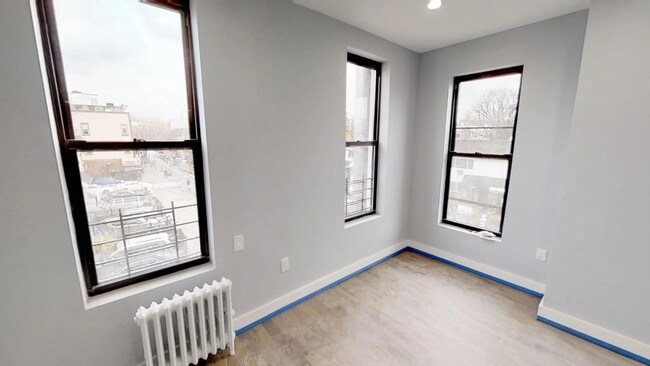 Building Photo - 100 Covert St