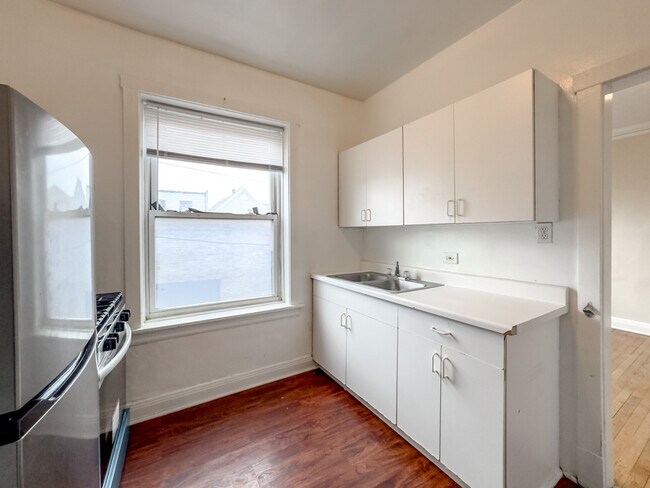Foto del edificio - 4404 N Winchester Ave