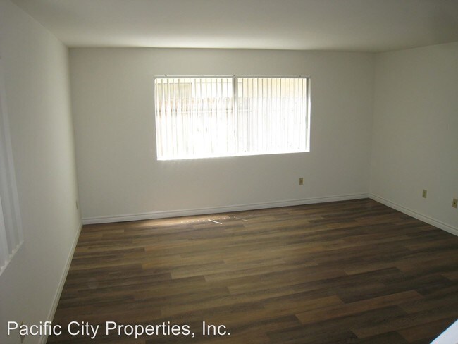 Foto del edificio - 7925 Stark Drive