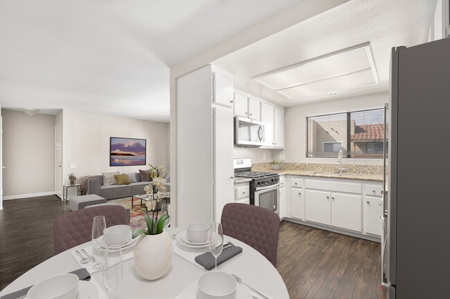 Building Photo - Las Flores Gardens Apartments