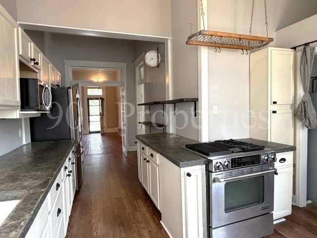 Building Photo - 59 S Cox St