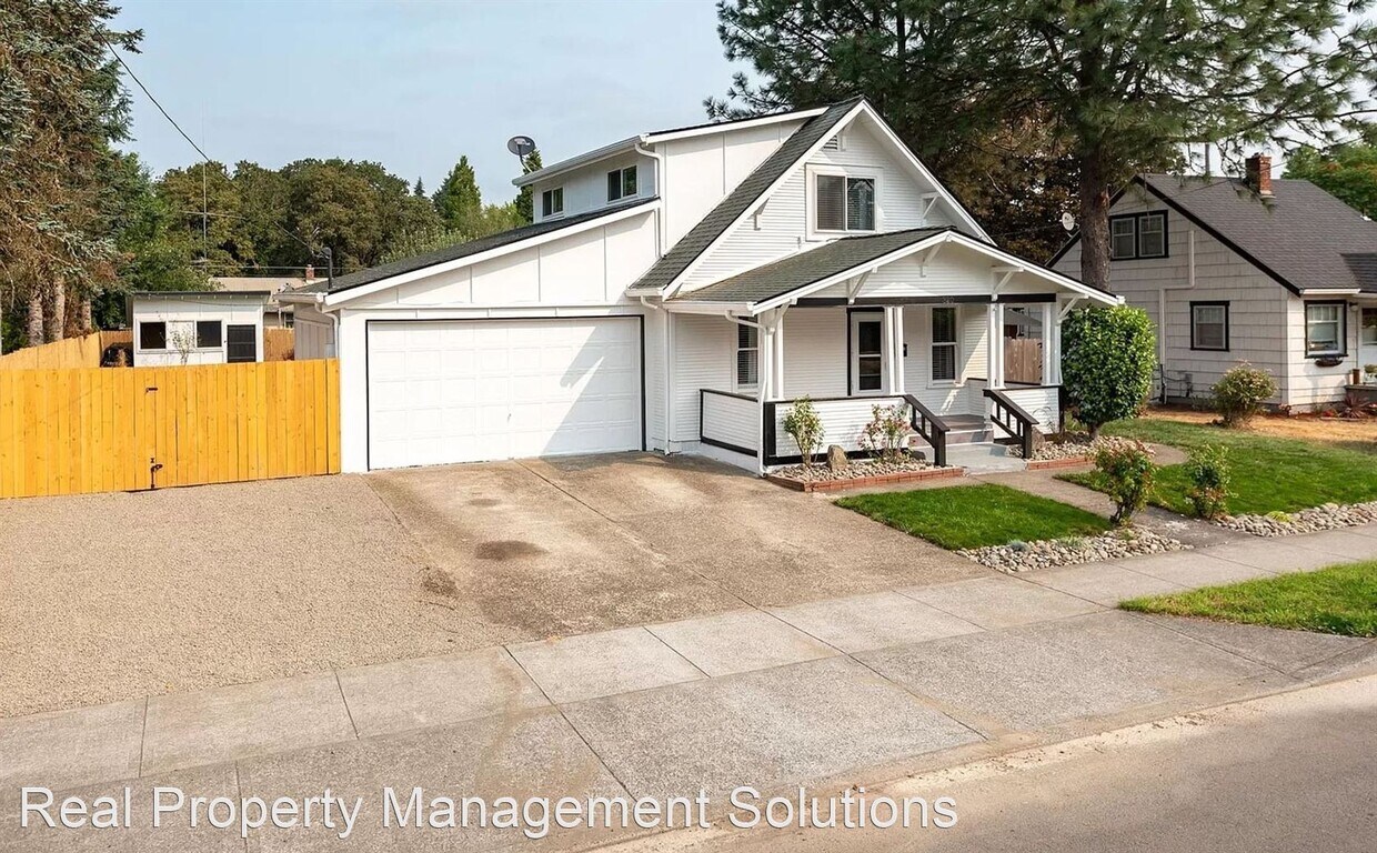 Primary Photo - 3 br, 1 bath House - 320 W. Gloucester St