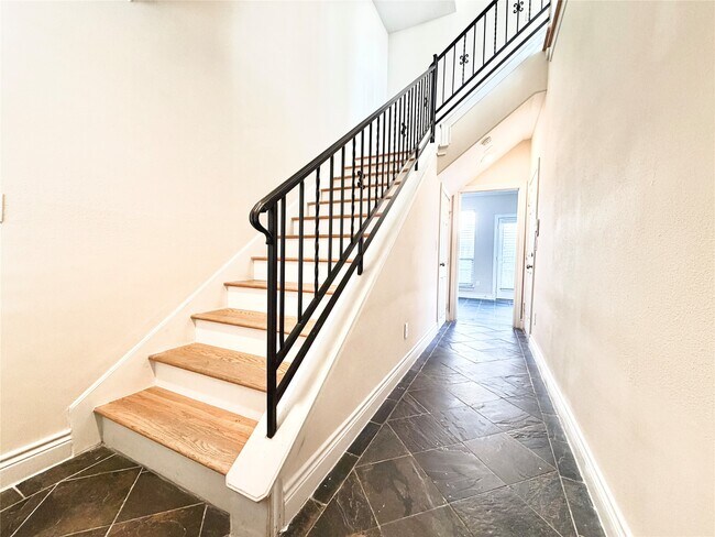 Foto del edificio - 5430 Crooms St