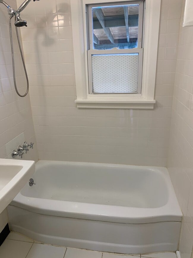 Building Photo - 2 Bedroom apartment for Rent - Poughkeepsie
