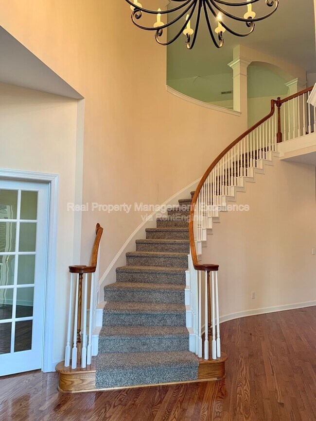 Foto del edificio - 411 Hogan Woods Cir