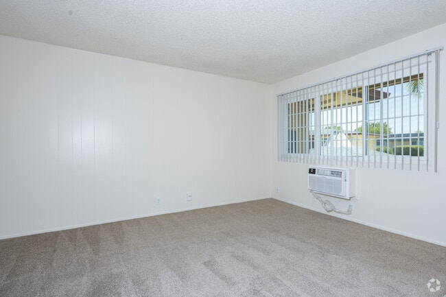 1BR, 1BA - 630SF - Living Room - Dover Park Apartments