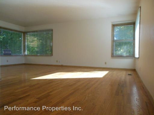 Building Photo - 826 SE Rhone St