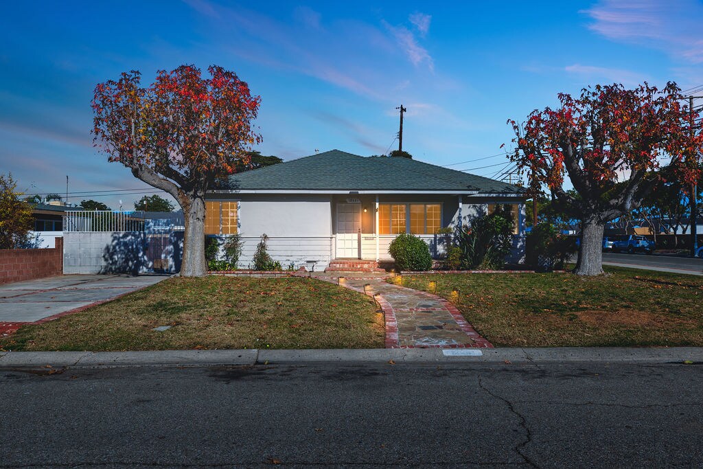 Primary Photo - 12231 Acacia Ave