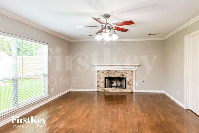 Foto del edificio - 8008 Blue Jay St