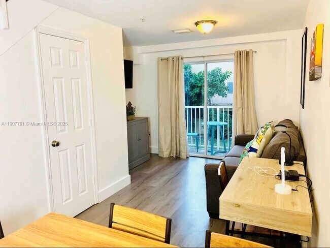 Building Photo - 821 SW 2nd St