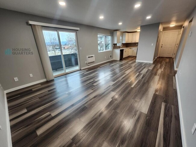 Foto del edificio - 12421 E Riverside Ave