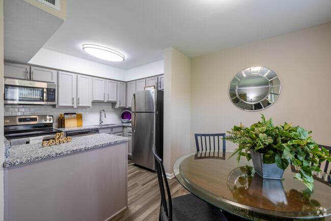 Dining Room - Woodmere Trace Apartment Homes