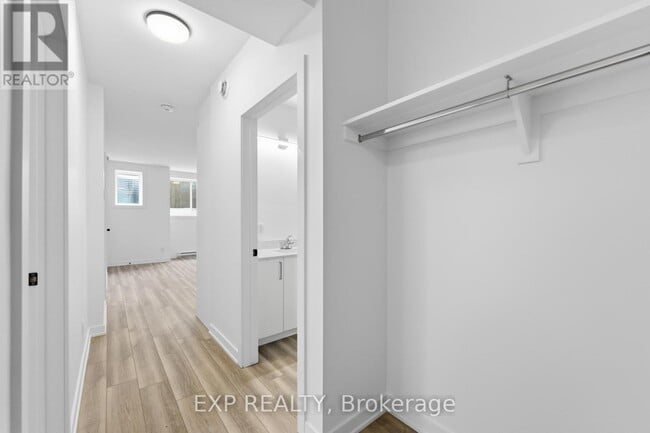 Building Photo - 1375 Louis Ln