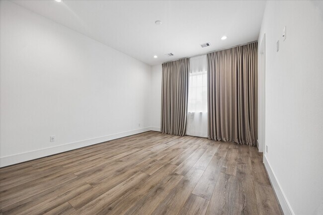 Foto del edificio - 4211 Nichols St