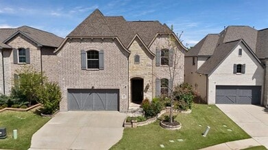 Building Photo - 2325 Hyer Pl