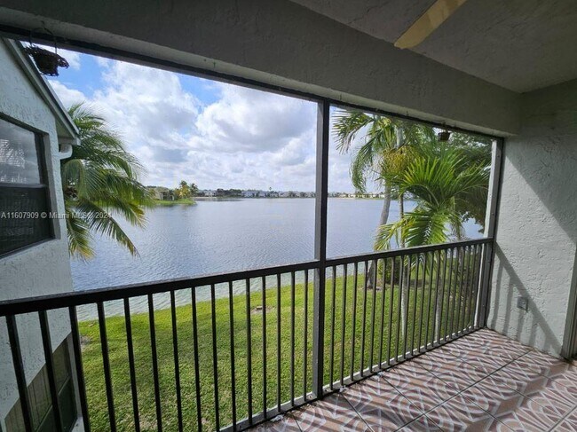 Building Photo - 1024 S Independence Dr