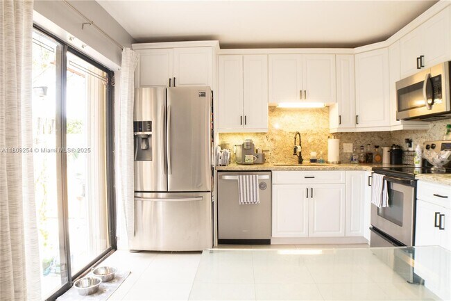 Foto del edificio - 726 NW 98th Cir