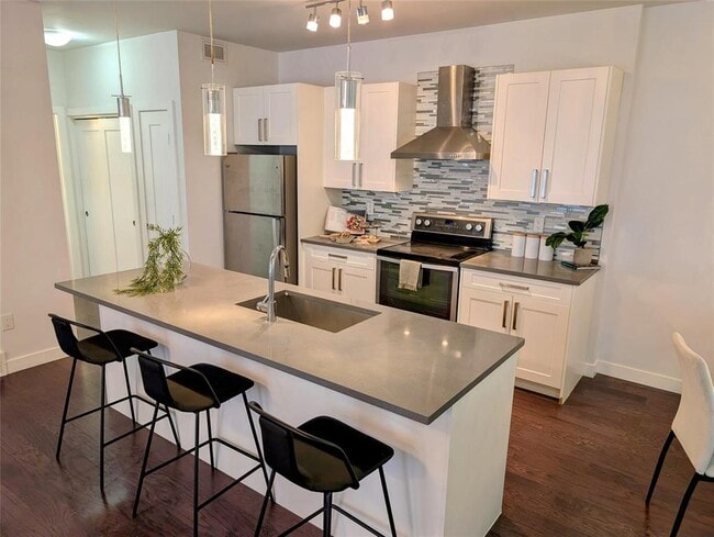 Photo du bâtiment - 645 Kingsbury Ave