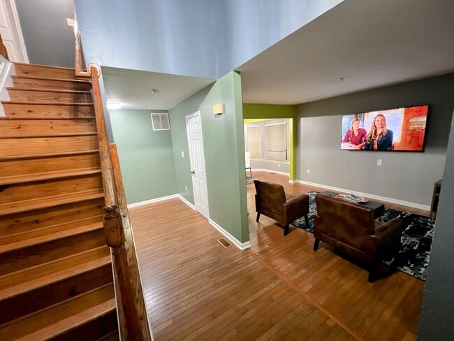 Foto del edificio - 6301 Grenfell Ct