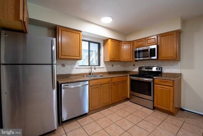 Foto del edificio - 907 Meadow Woods Ln