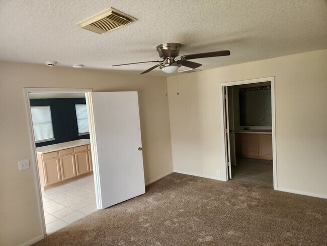 Building Photo - 11910 Sonora Springs Dr