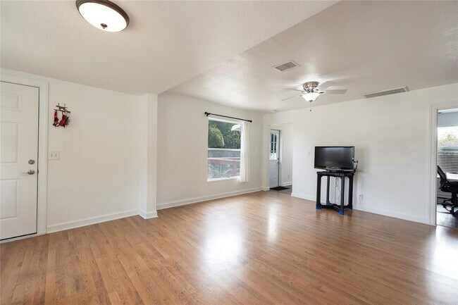 Foto del edificio - 2540 18th Ave N