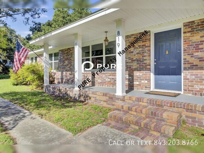 Building Photo - YOUR NEW HOME AWAITS... Beautiful 3 BD/2 B...