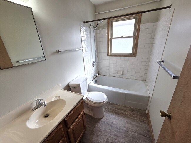 Foto del edificio - 1341 Sherburne Ave