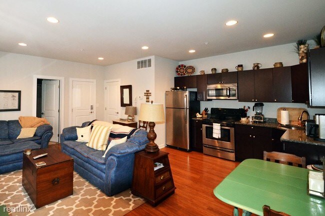 Building Photo - 2 br, 2 bath Apartment - 4031 Spruce Street
